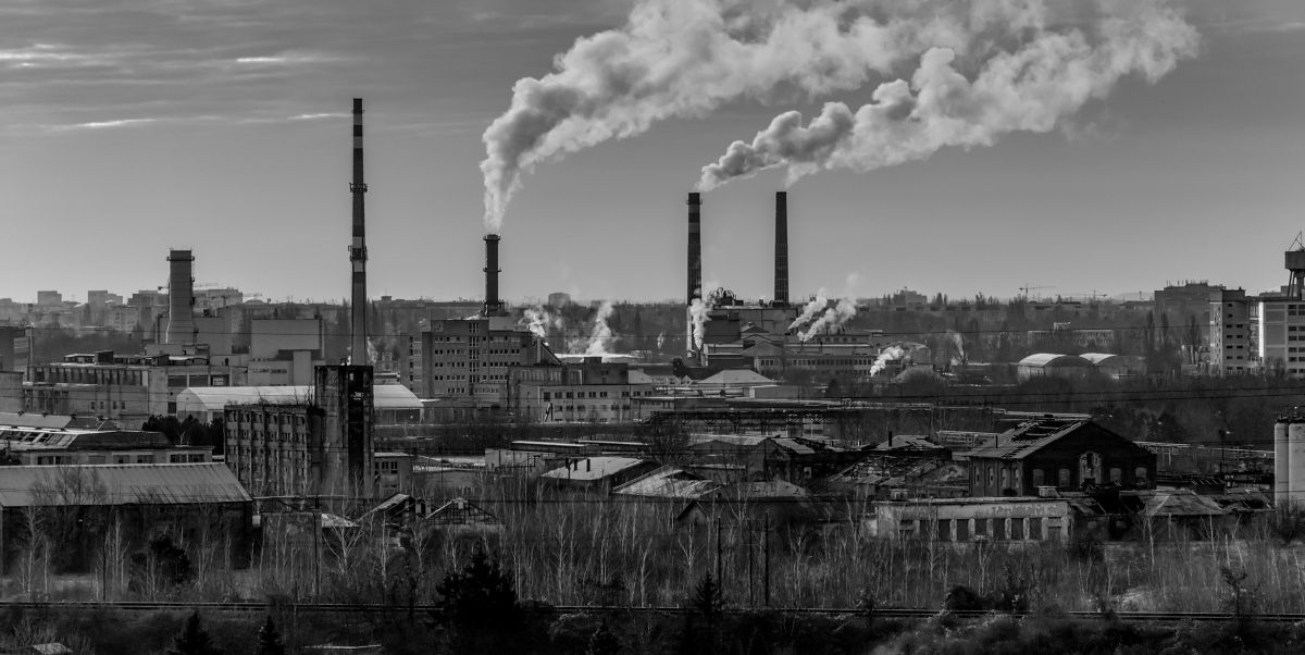 Kvůli znečištěnému ovzduší umírá předčasně mnoho lidí, covid-19 může tato čísla ještě zhoršit. Autor: Dominik Dancs, Zdroj: Unsplash
